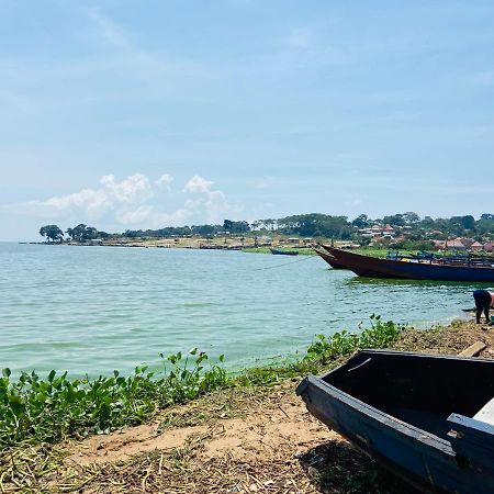 Homeonthenile Lake View Double Джинджа Экстерьер фото