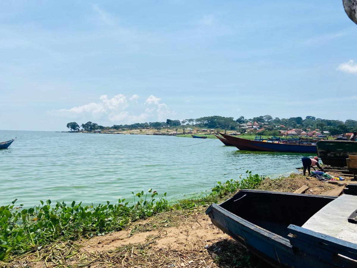 Homeonthenile Lake View Double Джинджа Экстерьер фото