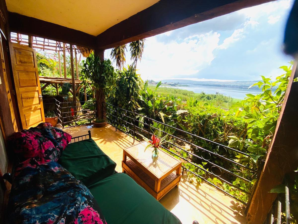 Homeonthenile Lake View Double Джинджа Экстерьер фото
